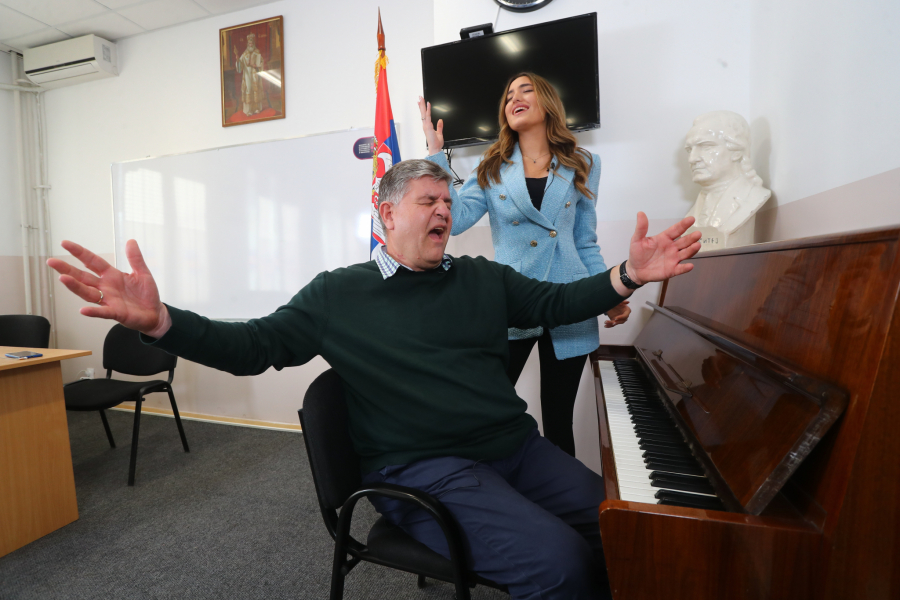 JEDNOSTAVNO, BRILJIRA Voljeni profesor, TV zvezda, kompozitor... otvorio dušu za Alo! i poručio: NIKAD GEPEKOVAN!