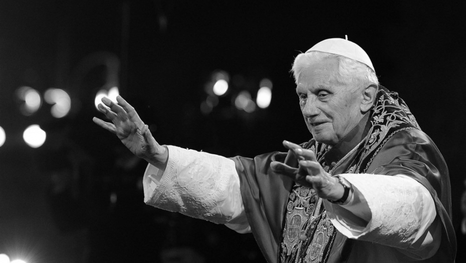 PREMINUO PAPA BENEDIKT XVI