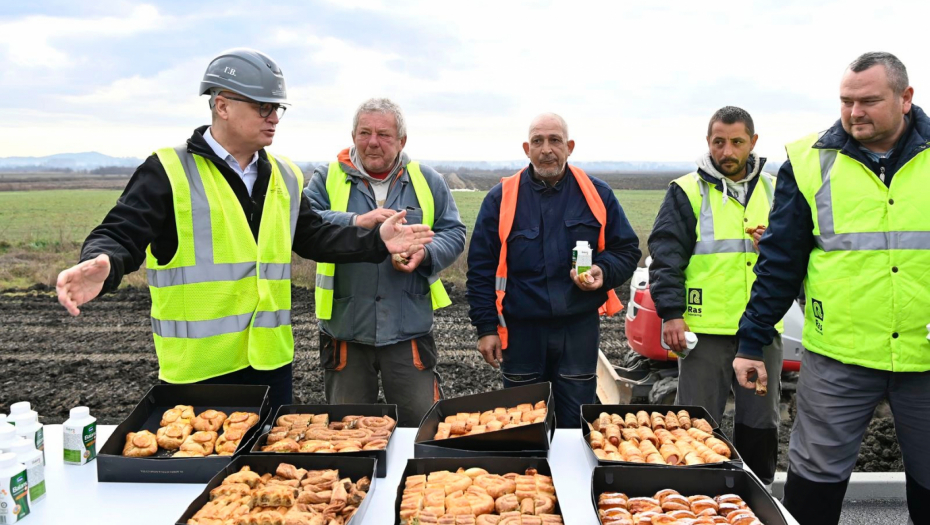 MINISTAR VESIĆ DONEO DORUČAK RADNICIMA Već od marta brže do autoputa Miloš Veliki iz Surčina
