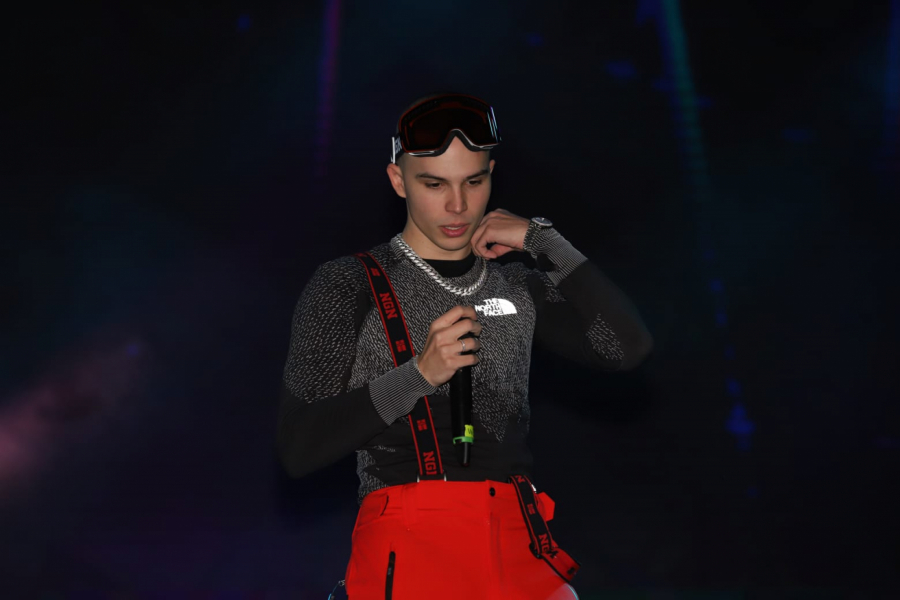 NAPRAVILI SPEKTAKL ISPRED SKUPŠTINE! Nucci i Vojaž oduvali sve, a reperov stajling svi komentarišu (FOTO)