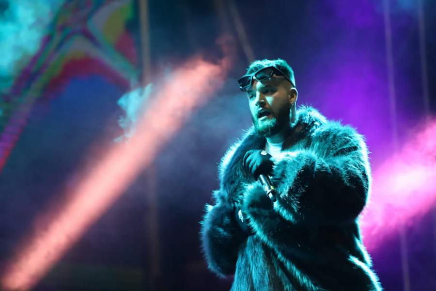 NAPRAVILI SPEKTAKL ISPRED SKUPŠTINE! Nucci i Vojaž oduvali sve, a reperov stajling svi komentarišu (FOTO)