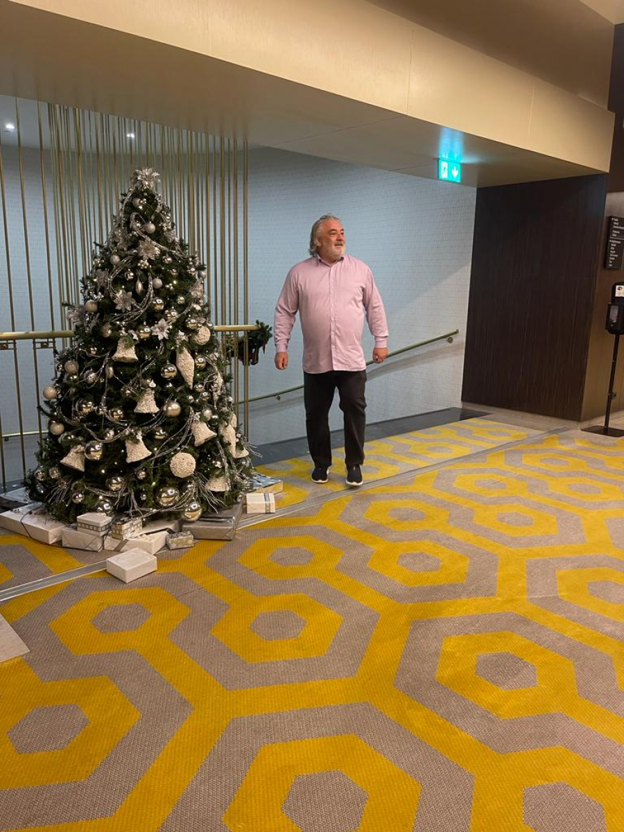 STIGAO I BOBA ŽIVOJINOVIĆ: Došao sam da ispoštujem snajku, posle idem na ženin nastup (FOTO)