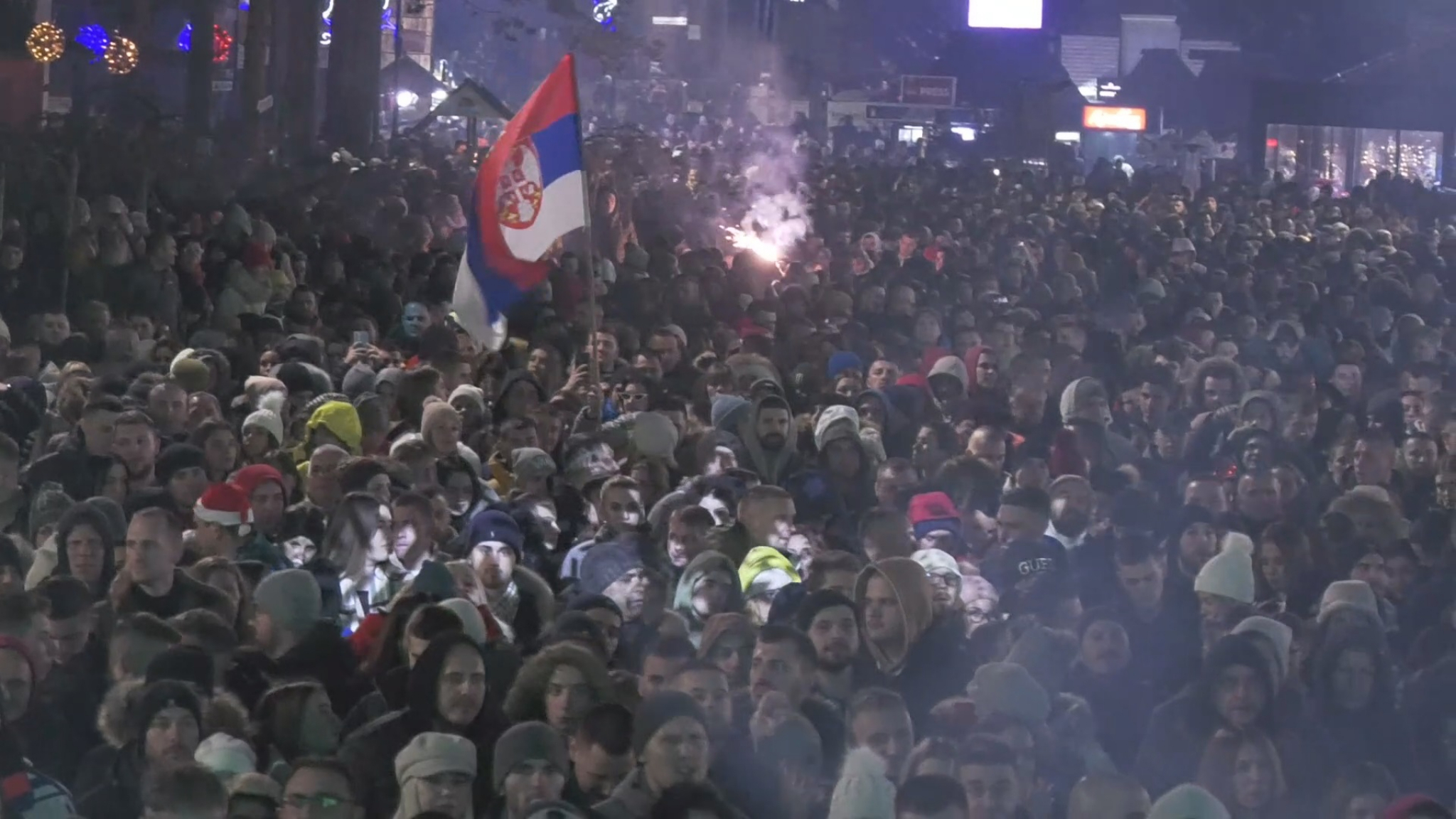 NEZABORAVNA NOĆ Dvojica kumova zaprosili devojke u isto vreme