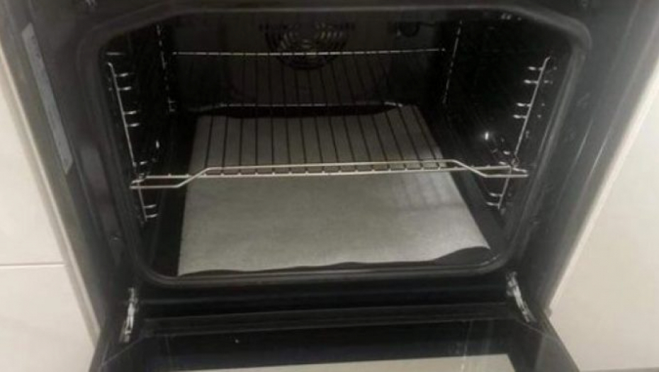 STAVILA JE PAPIR ZA PEČENJE NA DNO RERNE Kad vidite rezultat,  odmah ćete uraditi isto