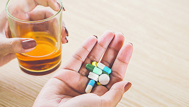 SMEJU LI LEKOVI I ALKOHOL? Ne, nikako ne smete da pijete ako uzimate ove medikamente