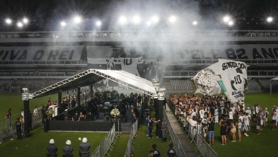 VELIKA TUGA Brazilci se na stadionu Santosa opraštaju od Pelea