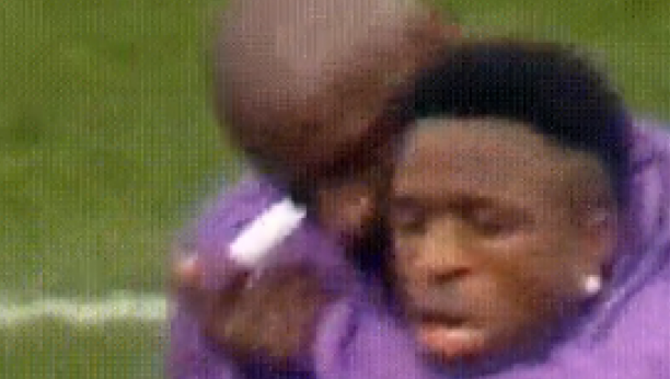 POČEO JE DA SE GUŠI Davljenje u MMA stilu na treningu Reala (VIDEO)