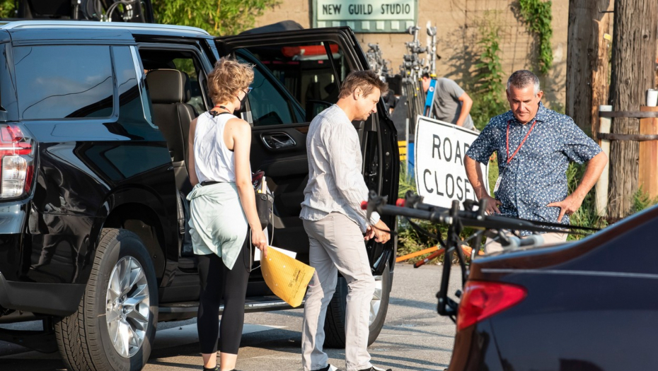 PREGAŽEN Poznati glumac doživeo nesreću dok je čistio sneg, slomio 30 rebara, pa u suzama otkrio: Sve vreme sam bio svestan!