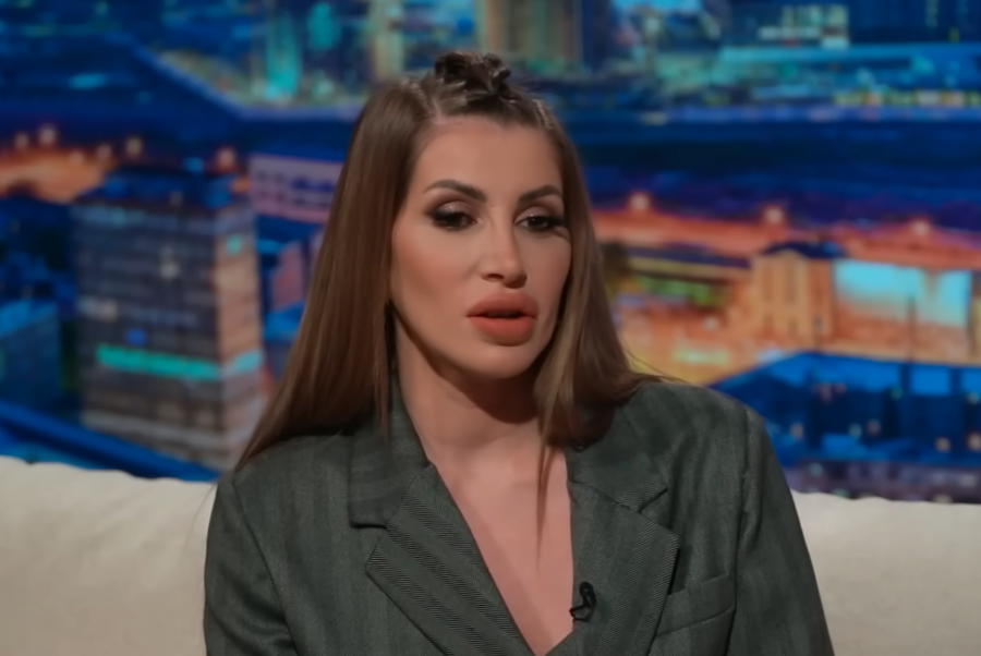 NEZASITA DALILA DRAGOJEVIĆ! Iako zarađuje nedeljno 15.000 evra na Tik toku, sada ima NEVEROVATAN ZAHTEV ZA PRATIOCE: Zgrozila sve, obrušili se na nju!