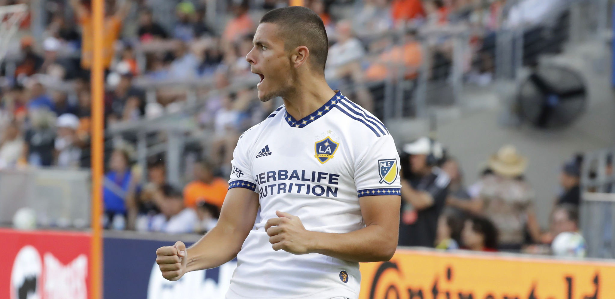 MILJENIK "DELIJA" U "GRADU ANĐELA" I ŠAHISTA U KOPAČKAMA Bivši fudbaler crveno-belih briljira u Americi, a za "Alo!" poručuje: Zvezda je moja ljubav, navijači su prepoznali trud (FOTO)