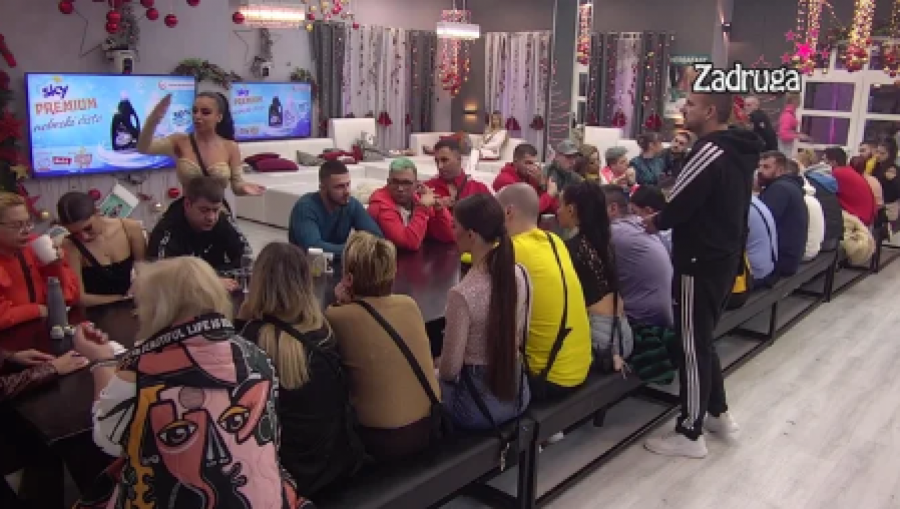 NA STUBU SRAMA Bebicu osuđen od strane zadrugara jer nijednom nije pozdravio decu, pokušava da se opere