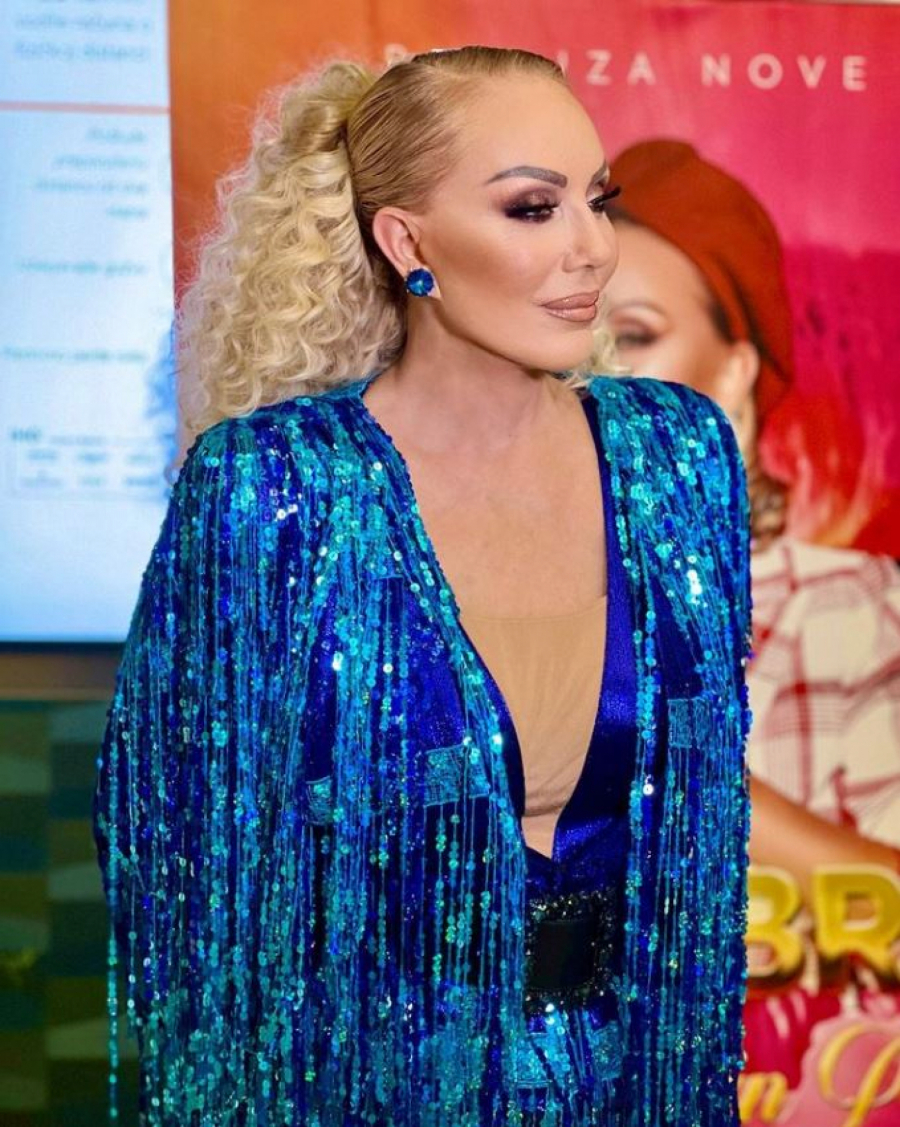 OGLASILA SE Nakon žestokih prozivki na račun njene haljine, Lepa Brena fanovima poručila OVO