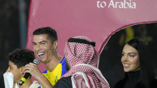 POTPUNO LUDILO Ronaldo se već odomaćio u Al Nasru, nasmejao sve do suza (VIDEO)