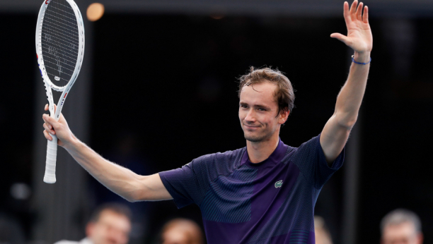 "U SVLAČIONICI SMEŠAK, NA TERENU LJUTNJA" Medvedev otkrio trik koji je naučio od Federera