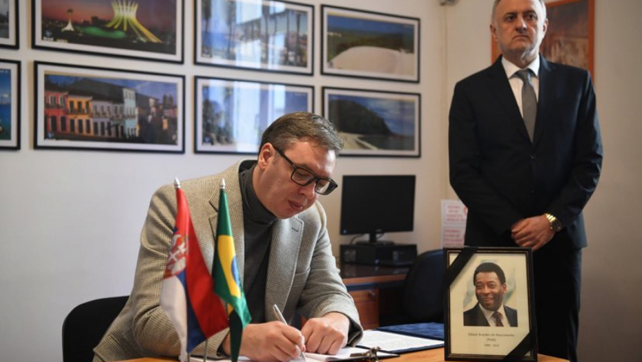 PREDSEDNIK VUČIĆ SE OPROSTIO OD PELEA Njegov gubitak će nepovratno promeniti svet fudbala (FOTO GALERIJA)