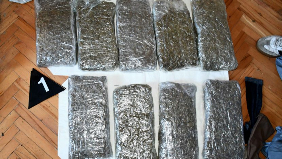VELIKA AKCIJA POLICIJE U BEOGRADU Zaplenjeno skoro 13 kilograma droge i 10.000 evra! (FOTO)