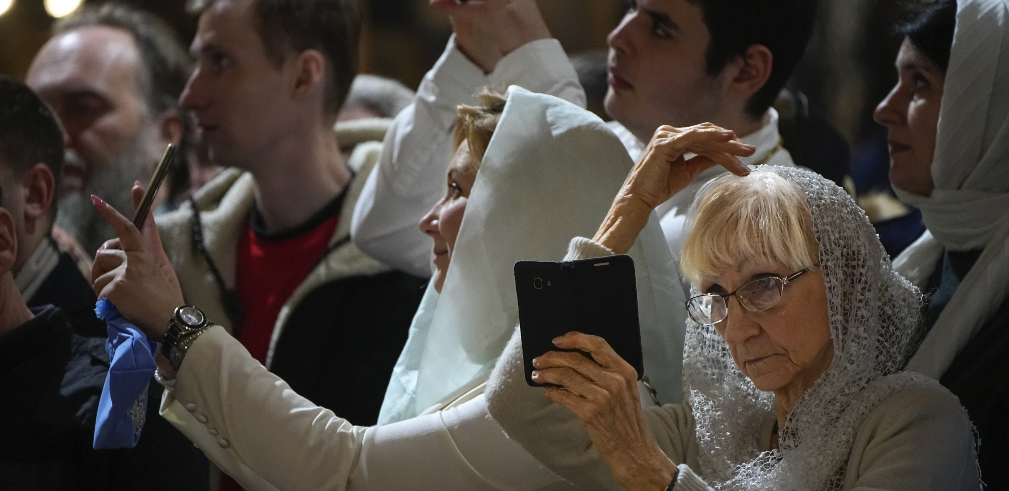 PATRIJARH KIRIL SE MOLI ZA VERNIKE U UKRAJINI Božićna liturgija u Moskvi (FOTO)
