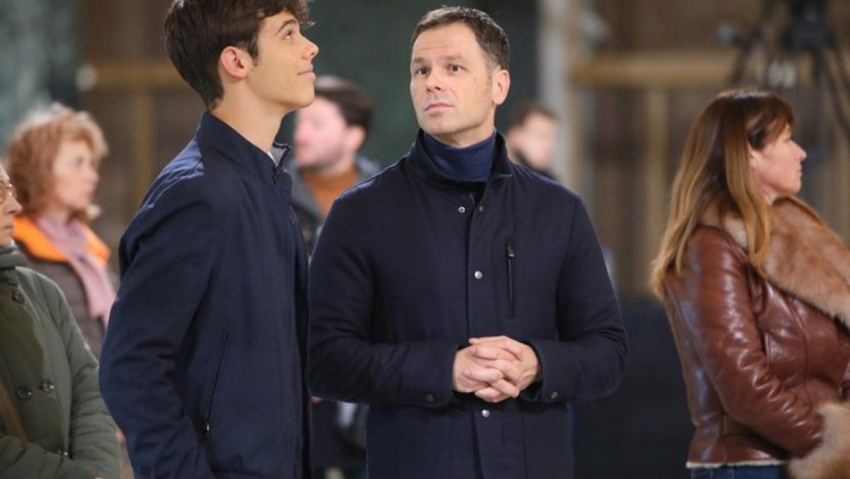 "BOŽIĆ JE PRAZNIK NADE, A MI SE NADAMO MIRU" Ministar Mali sa sinom na Božićnoj liturgiji