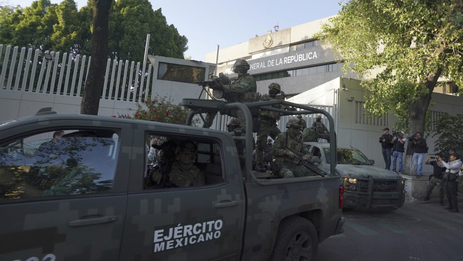 TOTALNI RAT U MEKSIKU! Cela zemlja u plamenu, vojska na ulicama, dirnuli su u osinje gnezdo! (FOTO)