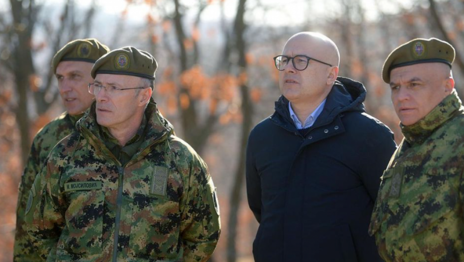 ČUVAJU MIR I BEZBEDNOST NAŠE ZEMLJE Ministar Vučević i general Mojsilović na Božić sa pripadnicima Vojske Srbije