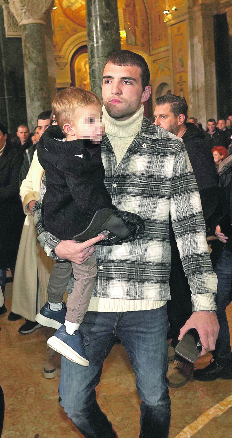 HRISTOS SE RODI Predstavnici srpske javne scene Božić dočekali u Hramu Svetog Save