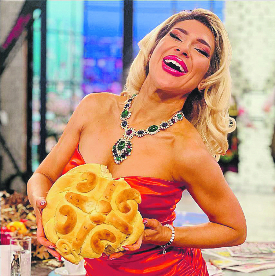 PRAVA DOMAĆICA Jovana gledaocima napravila česnicu