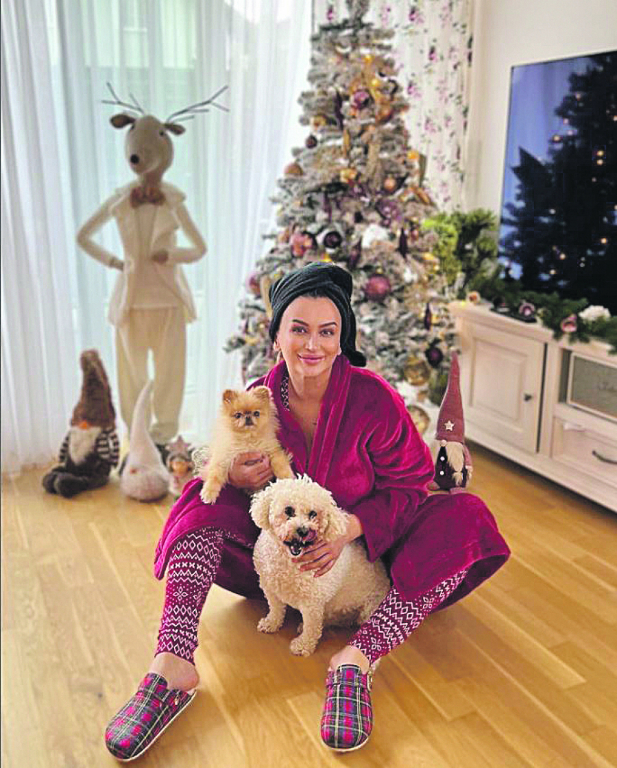 KUĆNA IDILA Andreana se odmara s ljubimcima