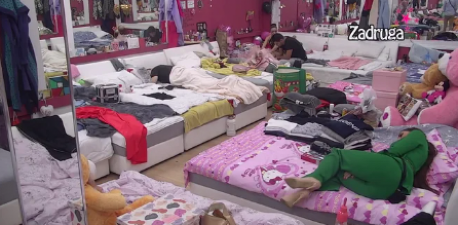 DRAMA NA BOŽIĆ Anđela potonula, posle Zvezdanovih zamerki pala u očaj