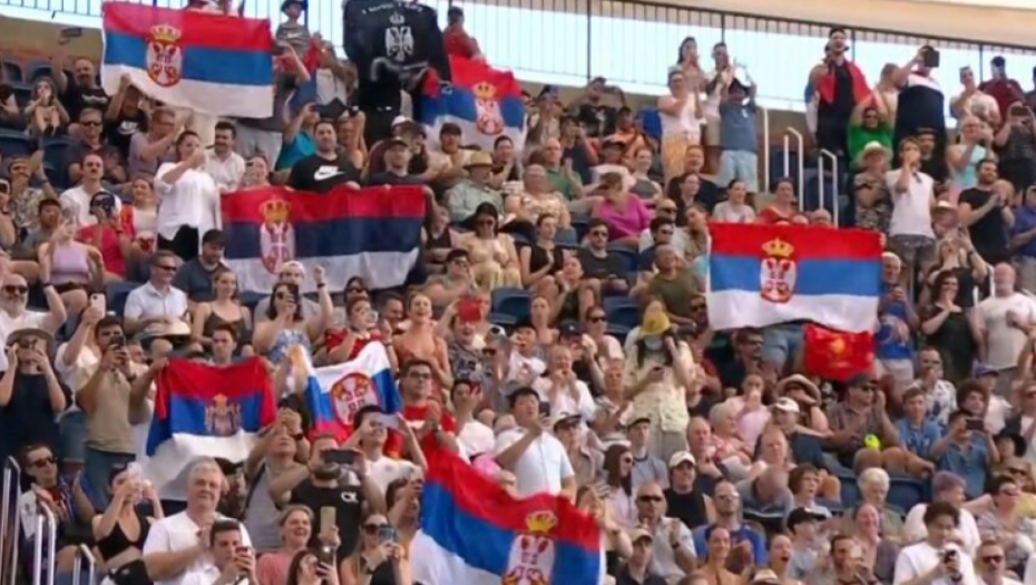 NOLE, NOLE Vijore se srpske trobojke u Australiji, Đoković ima neviđenu podršku (FOTO)
