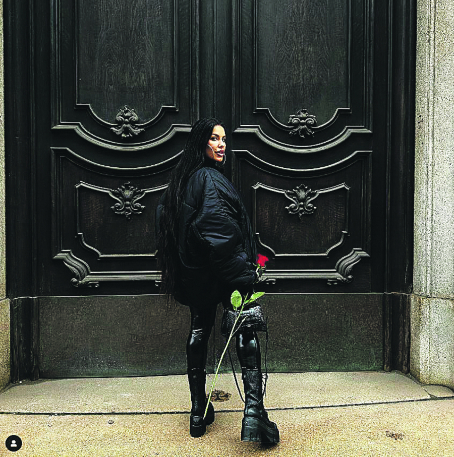 DAMA IZ MILANA Seki procvetala ruža (FOTO)