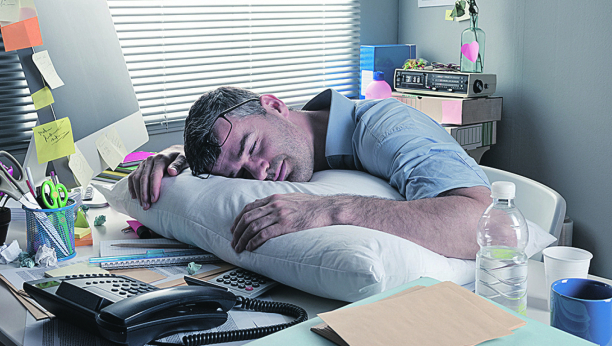 NAPUNITE BATERIJE ZA 10 MINUTA Kada vas savlada umor, ovi trikovi će vam brzo povećati energiju