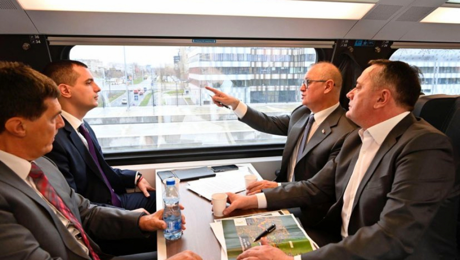 ULAGANJE U BRZE PRUGE JE ULAGANJE U MODERNU, USPEŠNU, EVROPSKU SRBIJU Vesić: Ubuduće ću na sve sastanke u Novom Sadu putovati ovim vozom (FOTO)