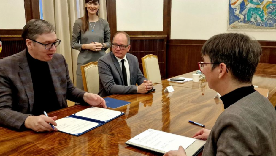 VUČIĆ SE SASTAO SA KONRAD "Partnerstvo će doprineti rastu naše privrede"