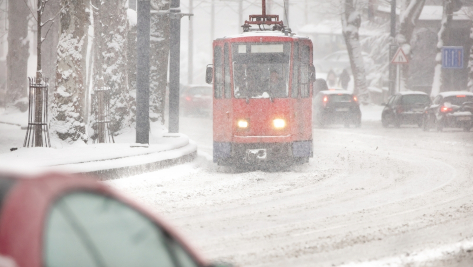 STIŽE DRAMATIČNA PROMENA VREMENA Sneg, grmljavinski pljuskovi i olujni vetar - haos u ovim delovima Srbije