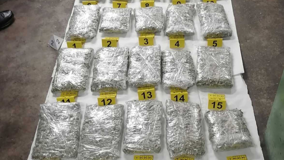PAO PAKLENI DVOJAC IZ MALOG ZVORNIKA Krili u automobilu više od 30 kilograma marihuane! (FOTO)