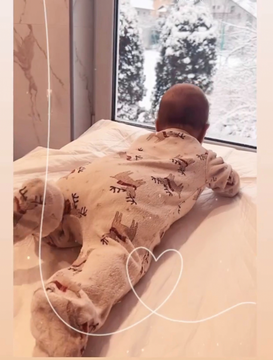 DA SE ISTOPIŠ! Egelja objavila fotografije svog tek rođenog sina