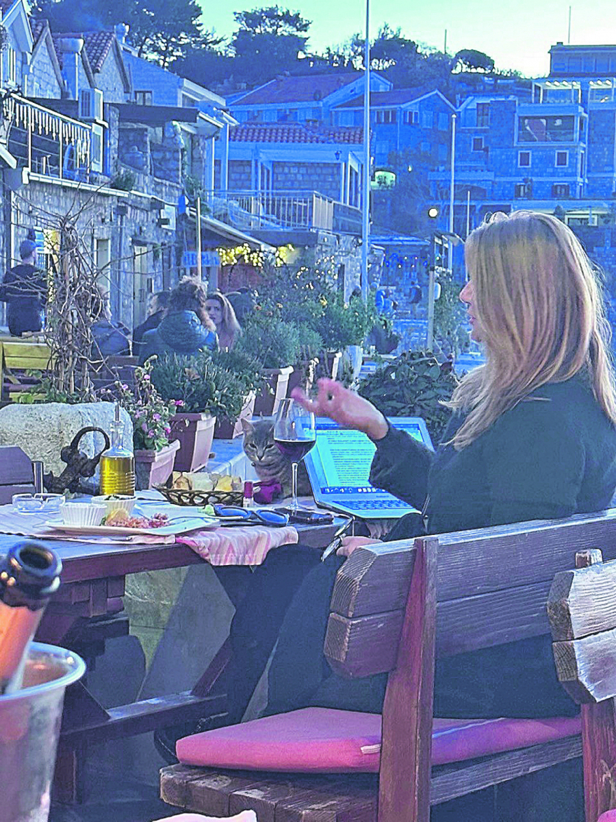 ALO! PAPARACO Evo kako i sa kim Vesna Dedić provodi vreme u Crnoj Gori (FOTO)