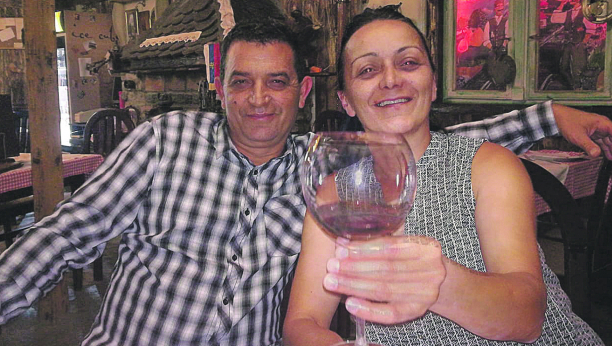 GDE IMA LJUBAVI NIJE VAŽNO DA LI SE PEVA ILI PJEVA Merima je muslimanka iz Bosne, a Dušan Srbin iz Beograda i u braku su 30 godina