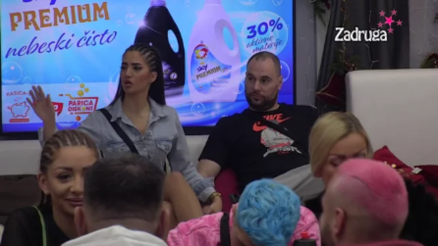 POČEO JE DA JOJ GLUMI TATU Marija Kulić raskrinkala vezu Anđele i Zvezdana, Đuričićeva joj nije ostala dužna