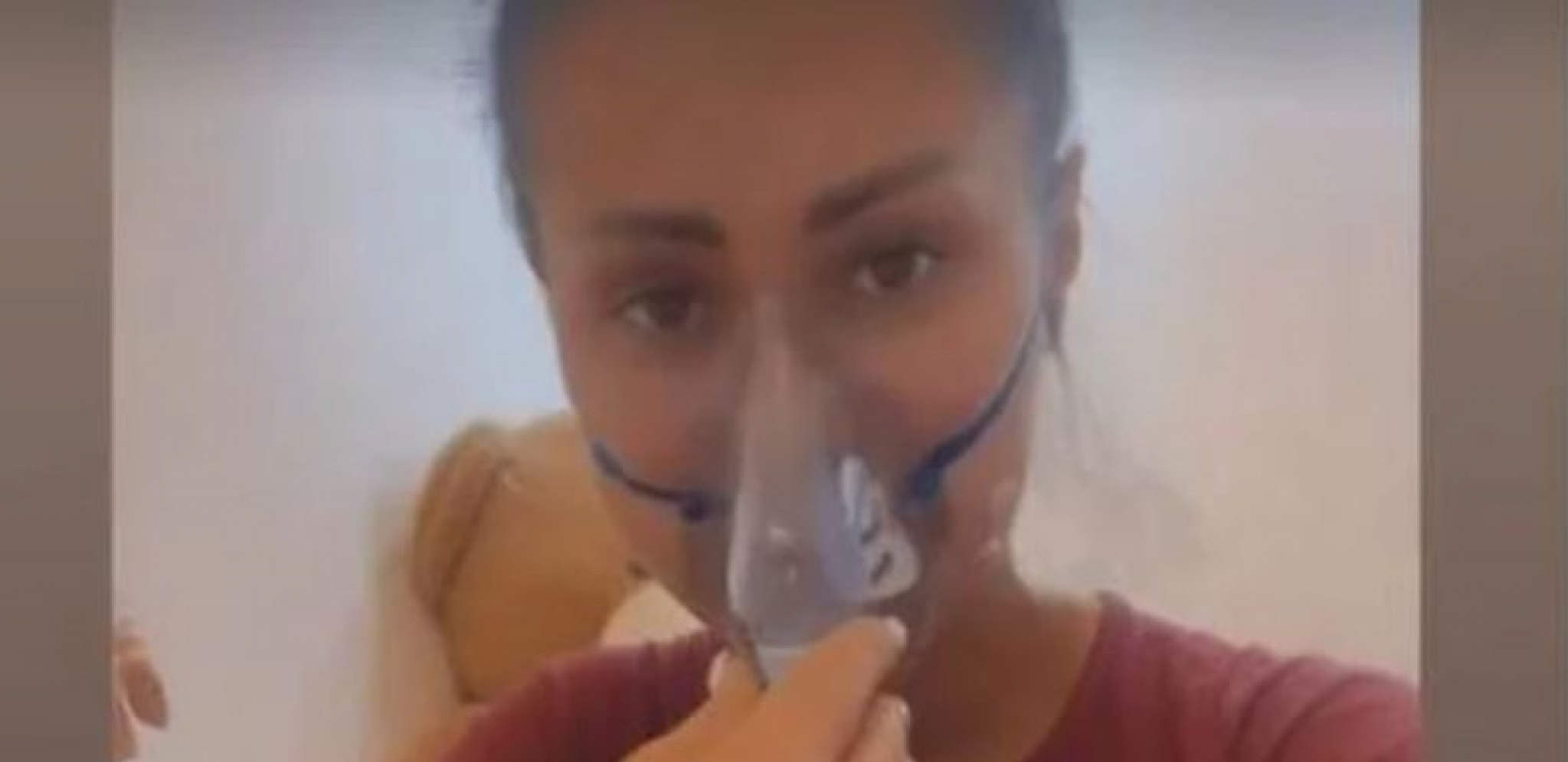 UPLAŠILA PRATIOCE Pevačica s maskom za kiseonik otkazala nastupe (FOTO)