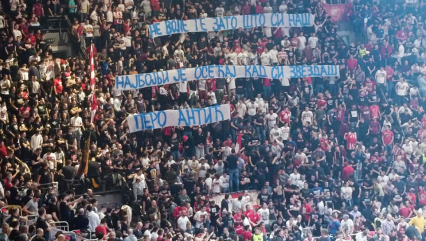 NAJBOLJI JE OSEĆAJ KAD SI ZVEZDAŠ Transparent "delija" u znak podrške Antiću, bivšem košarkašu crveno-belih
