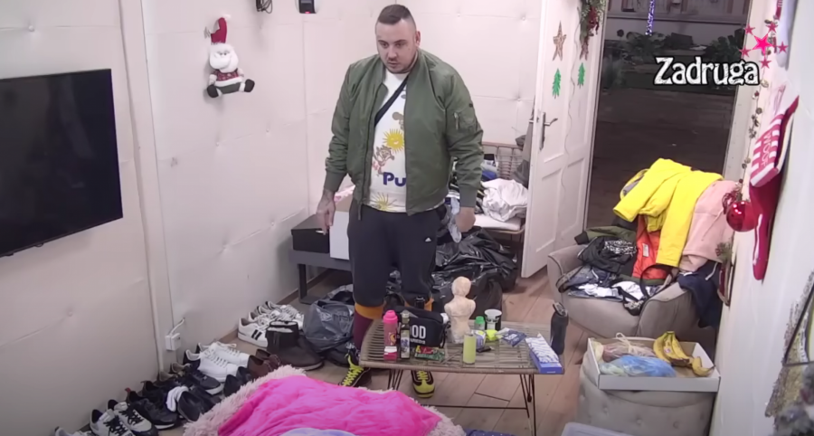 ISPOŠTOVAĆU TE DOK NE NAĐEMO NEKOGA DA TE J**E Filip Car ne prestaje da urniše Maju Marinković, udario je gde je najviše boli