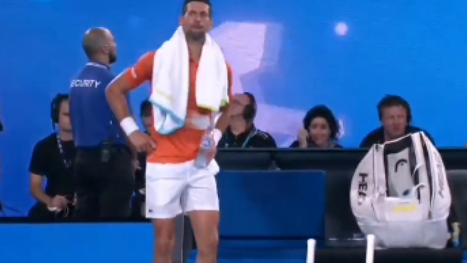 NESTVARNO Kolo u Melburnu, Đoković samo "plete" (VIDEO)