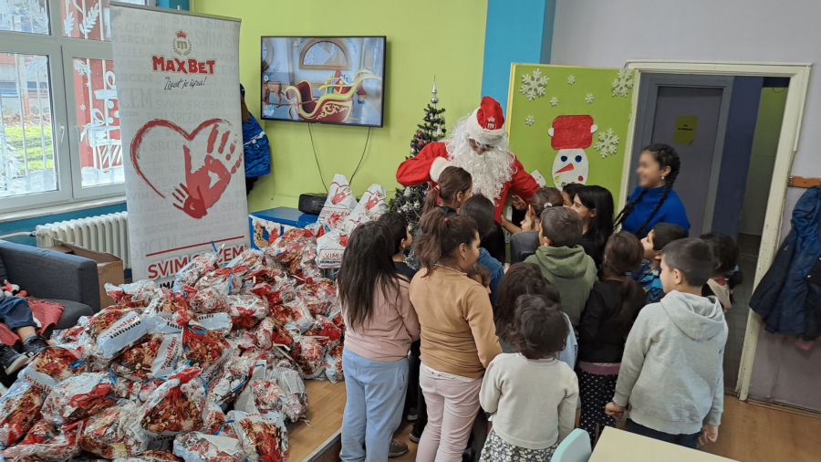 MAXBET DONIRAO NOVOGODIŠNJE PAKETIĆE I MEDICINSKU OPREMU