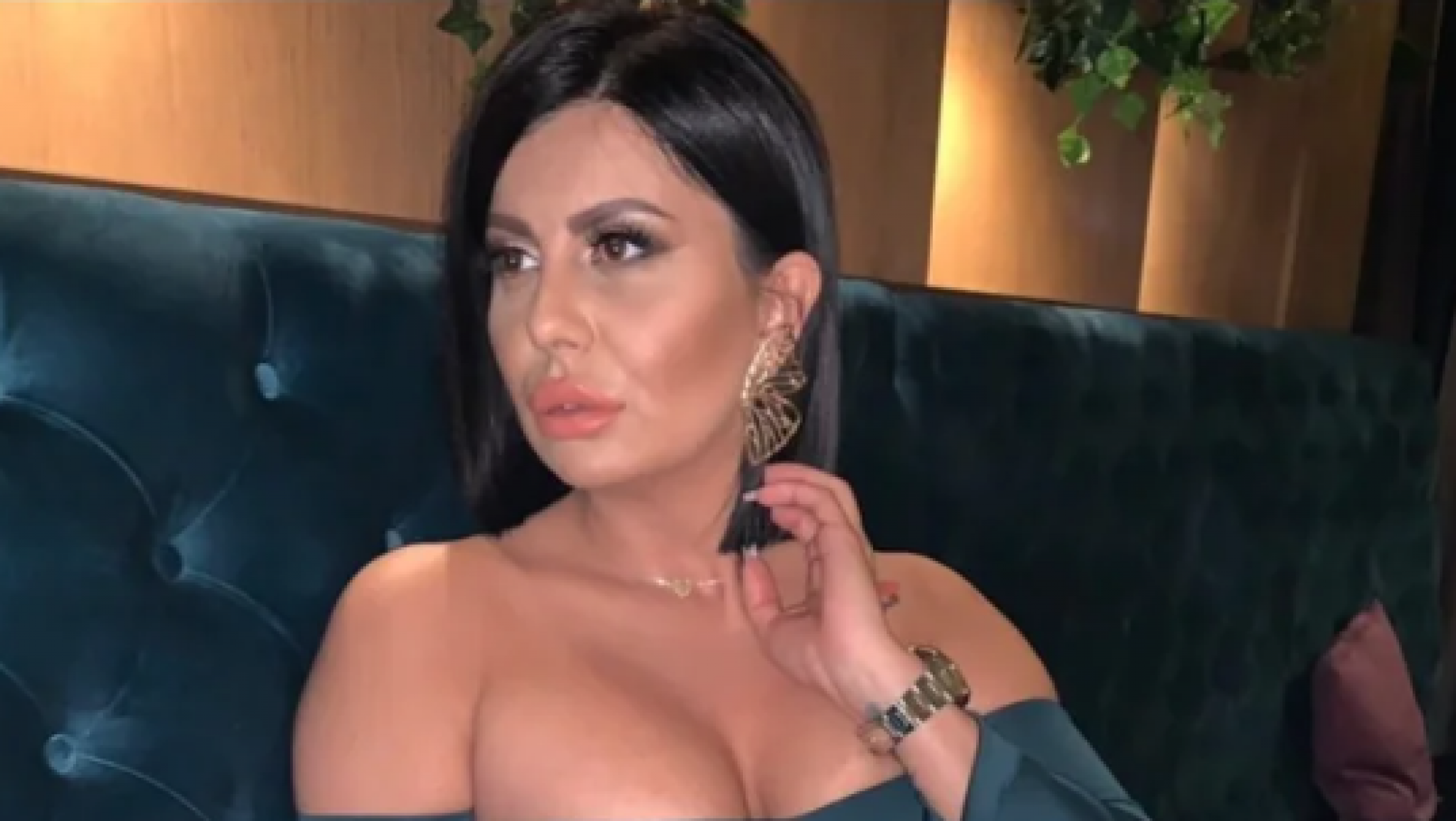 POZNATA PEVAČICA UHVATILA VERENIKA NA DELU U besu progutala verenički prsten i šutnula ga