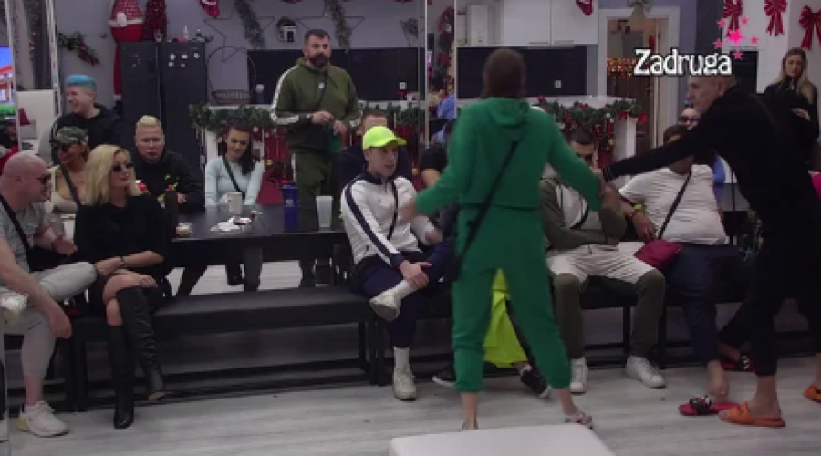 TOTALNO JE RASKRINKAO Zvezdan Slavnić otkrio šok detalje, video je Anu Spasojević kako se ljubi sa nekim zadrugarom?