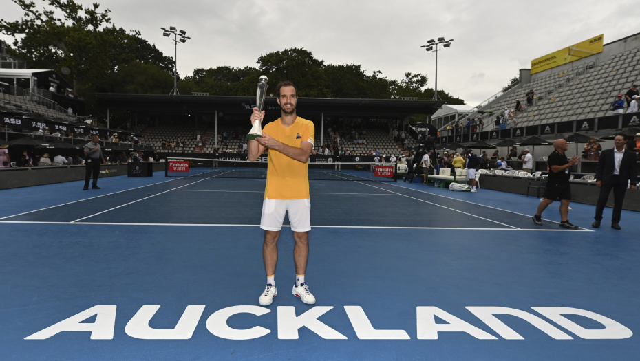 TROFEJ POSLE PET GODINA Gaske trijumfovao u Oklandu