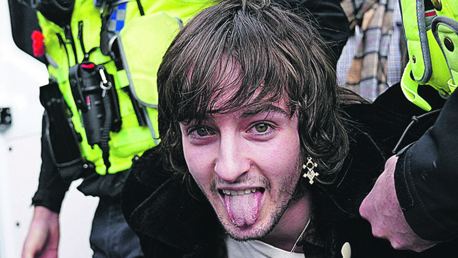 GAĐAO KRALJA JAJETOM, DOBIO SMEŠNU KAZNU! Odlično je prošao