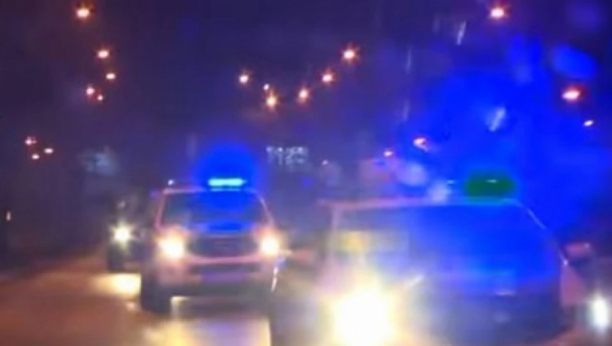 U MASOVNOJ TUČI NAJMANJE JEDNA OSOBA IZBODENA Policija odmah izažla ne teren, haos u Sarajevu!