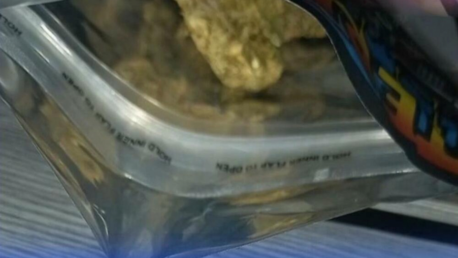 NARKOTIKE KRIO U AUTOMOBILU Mladić iz Niša lišen slobode zbog šest paketa, sa oko 6,4 kilograma marihuane!